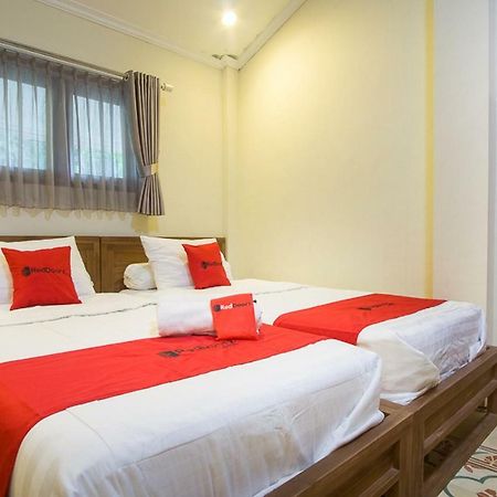 Hotel RedDoorz @ Letjend S. Parman Pacitan Exterior foto