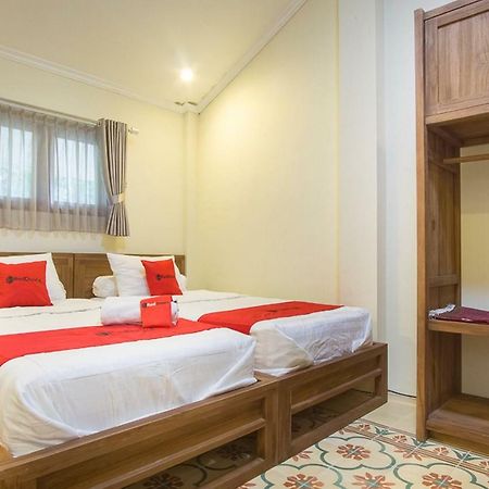 Hotel RedDoorz @ Letjend S. Parman Pacitan Exterior foto