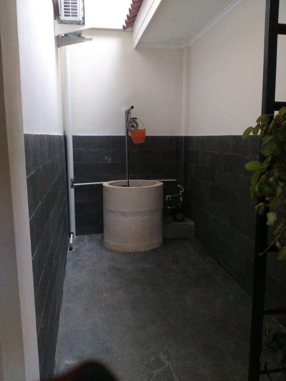 Hotel RedDoorz @ Letjend S. Parman Pacitan Exterior foto