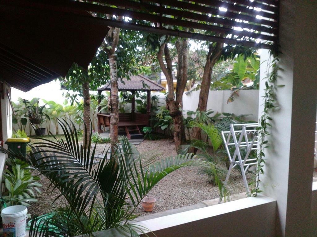 Hotel RedDoorz @ Letjend S. Parman Pacitan Exterior foto