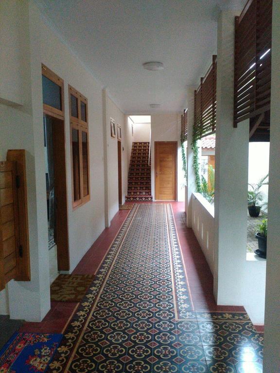 Hotel RedDoorz @ Letjend S. Parman Pacitan Exterior foto