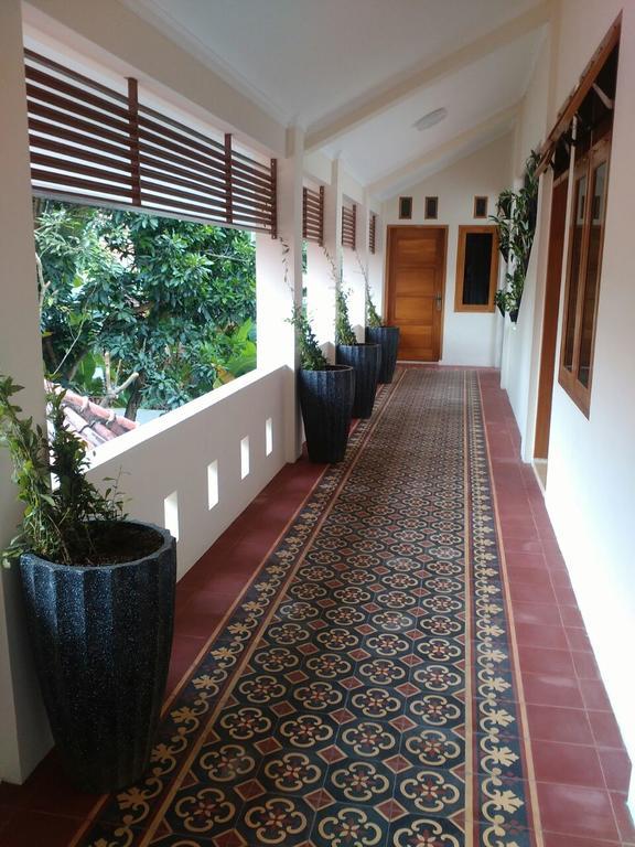 Hotel RedDoorz @ Letjend S. Parman Pacitan Exterior foto