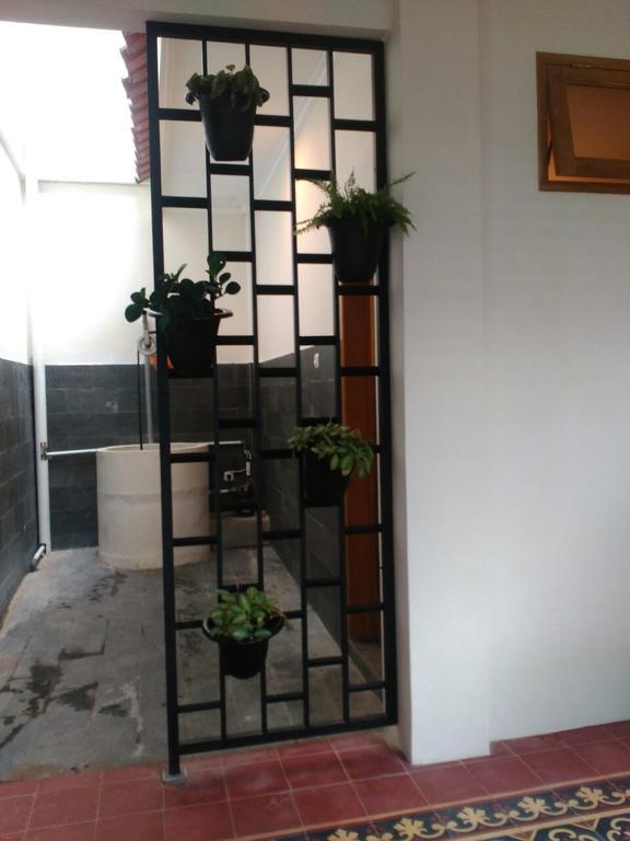 Hotel RedDoorz @ Letjend S. Parman Pacitan Exterior foto