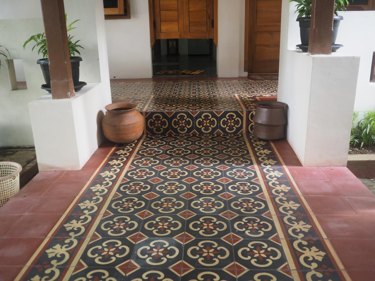 Hotel RedDoorz @ Letjend S. Parman Pacitan Exterior foto