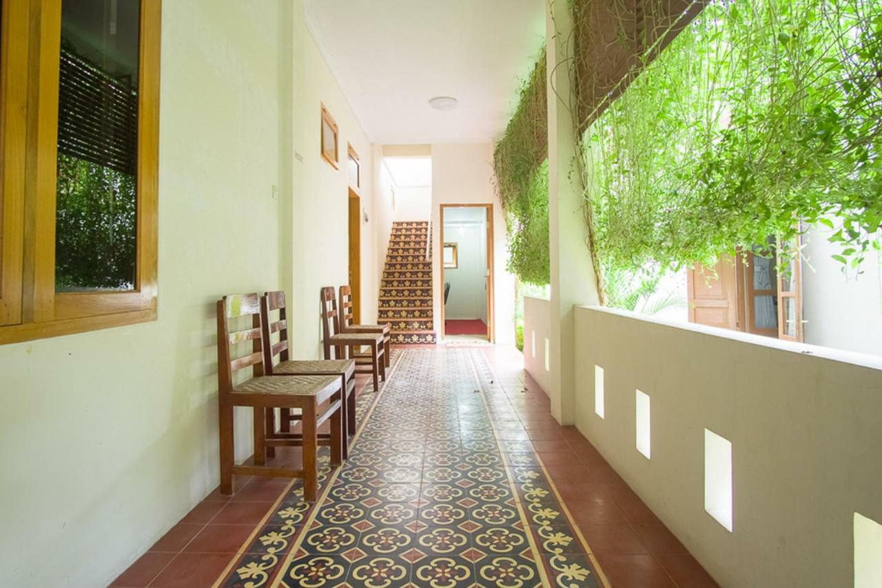 Hotel RedDoorz @ Letjend S. Parman Pacitan Exterior foto