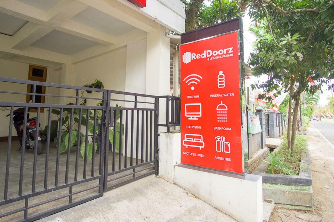 Hotel RedDoorz @ Letjend S. Parman Pacitan Exterior foto